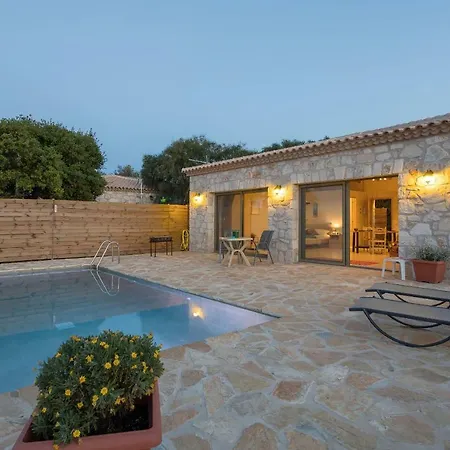 David's - Private Pool & Scenic Surroundings